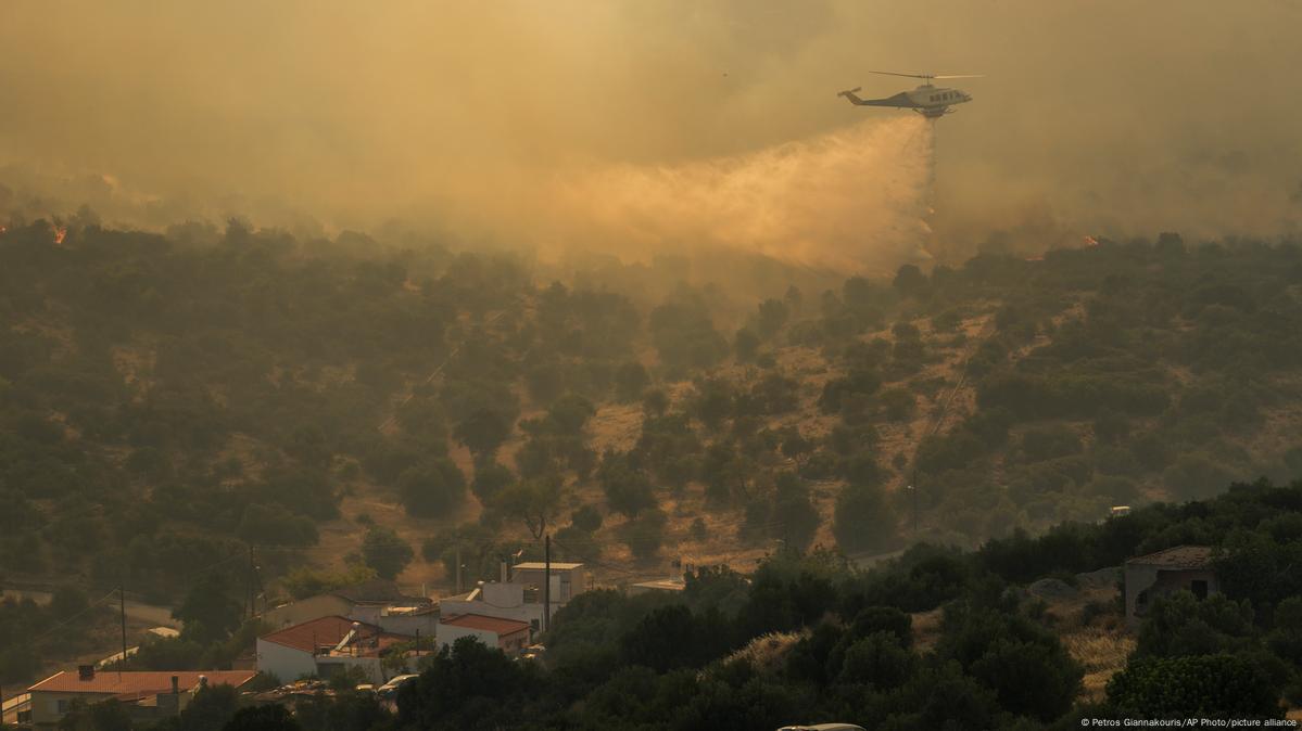 Extreme heat sparks health warnings as wildfires continue – DW – 07/19/2023