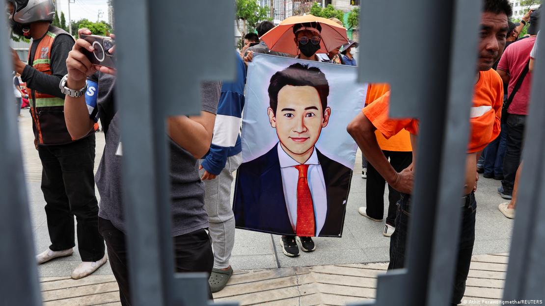 Pro-Pita protesters at the parliament in Bangkok