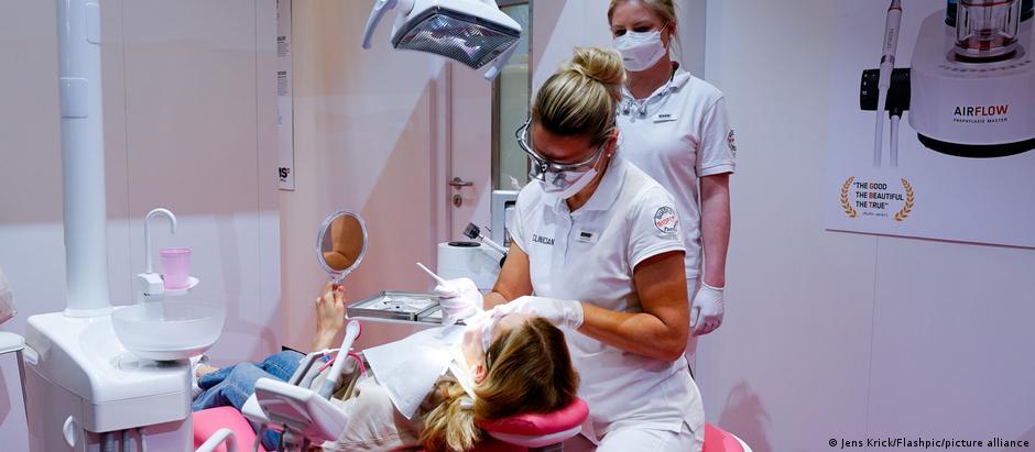 Odontologia é um dos campos em que a discrepância entre custos de tratamentos 