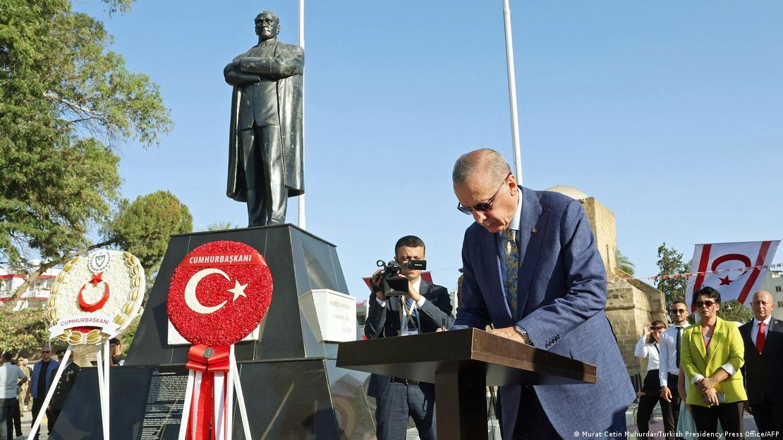 Ο πρόεδρος Ερντογάν κατά την επίσκεψή του στα κατεχόμενα
