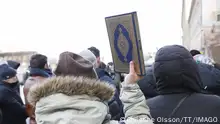 حرق المصحف مجددا في السويد يهدد جهود احتواء ردود الفعل