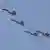 Taiwan I Kampfjets der chinesischen Luftwaffe fliegen in Formation während eines Trainings am Stadtrand von Peking