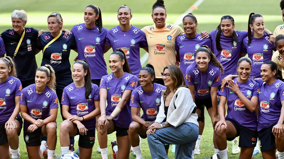 Brasil estreia com vitória na Copa: há motivos para o futebol feminino  comemorar? - InfoMoney