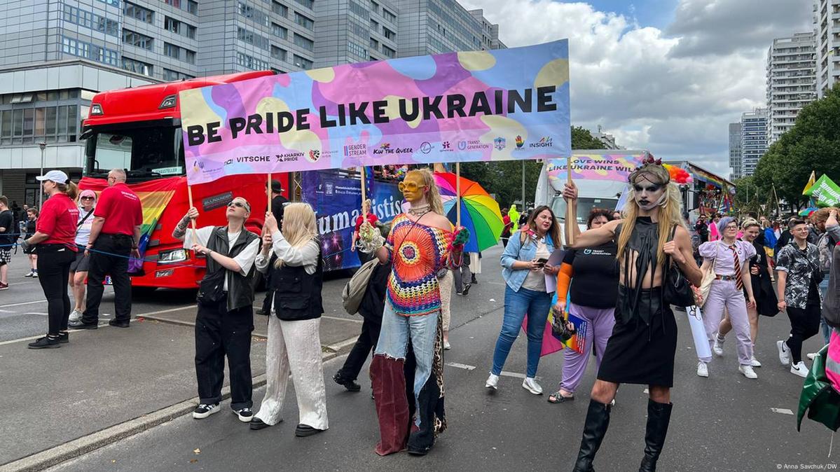 В Берлине прошел 45-й ЛГБТ-парад Christopher Street Day – DW – 22.07.2023