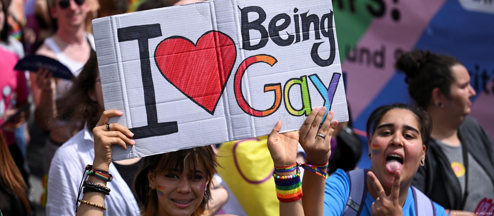 woman marches during go naked pride parade Berlin Pride marked by huge crowd and colorful costumes – DW – 07/22/2023