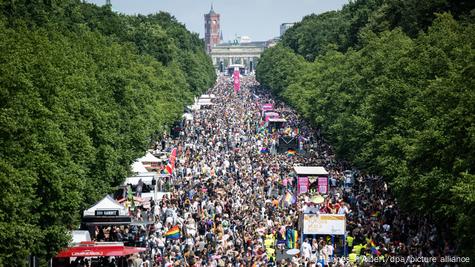 Berlin Pride marked by huge crowd and colorful costumes – DW – 07/22/2023