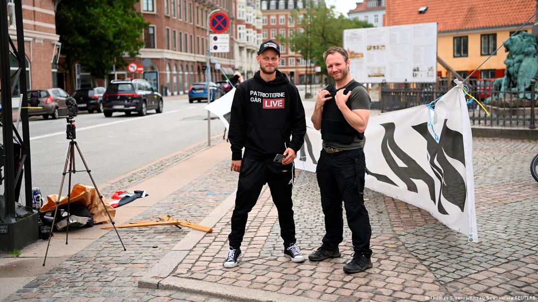 Διαδηλωτές μπροστά από την ιρακινή πρεσβεία στην Κοπεγχάγη