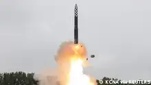半岛局势紧张之际 朝鲜向东部海域发射导弹 