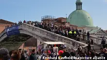 إيطاليا تخوض معركة لتنظيم تدفق السياح غير المسبوق
