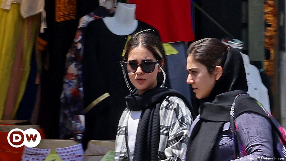 Iran memperketat sikapnya terhadap pelanggaran jilbab – DW – 26 Juli 2023