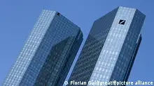 15.06.2023 Frankfurt am Main - Die Deutsche Bank AG mit Sitz in Frankfurt am Main ist das nach Bilanzsumme und Mitarbeiterzahl größte Kreditinstitut Deutschlands. Das Deutsche-Bank-Hochhaus im Frankfurter Westend besteht aus zwei Wolkenkratzern, die jeweils 155 Meter hoch sind. Sie werden auch Soll und Haben, Zwillingstürme oder Deutsche Bank I und II genannt. Zur Zeit ihrer Kernsanierung wurden sie zudem als Greentowers bezeichnet.
+++ zu: Rechtskosten zehren am Gewinn der Deutschen Bank +++