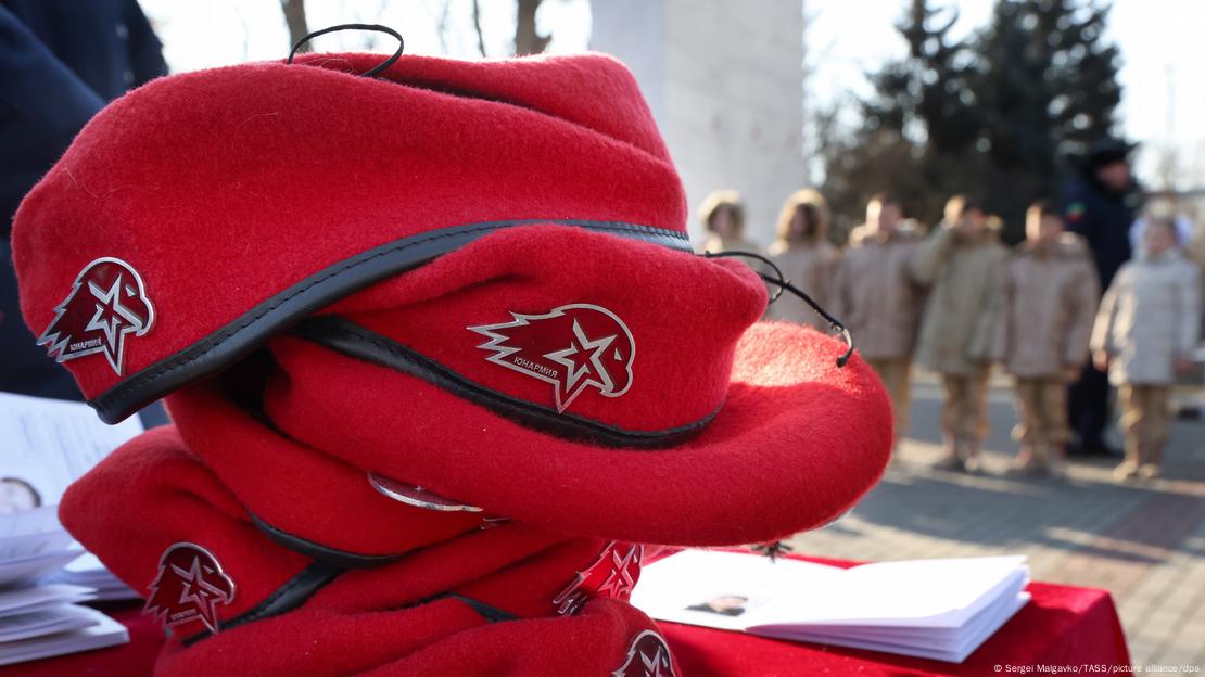 Руска пропагандна акция на млади кадети в Мелитопол
