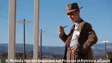Cillian Murphy als J. Robert Oppenheimer in einer Szene des Films Oppenheimer (undatierte Filmszene). Der Film kommt am 20.07.2023 in die deutschen Kinos. (zu dpa Kinostarts) +++ dpa-Bildfunk +++