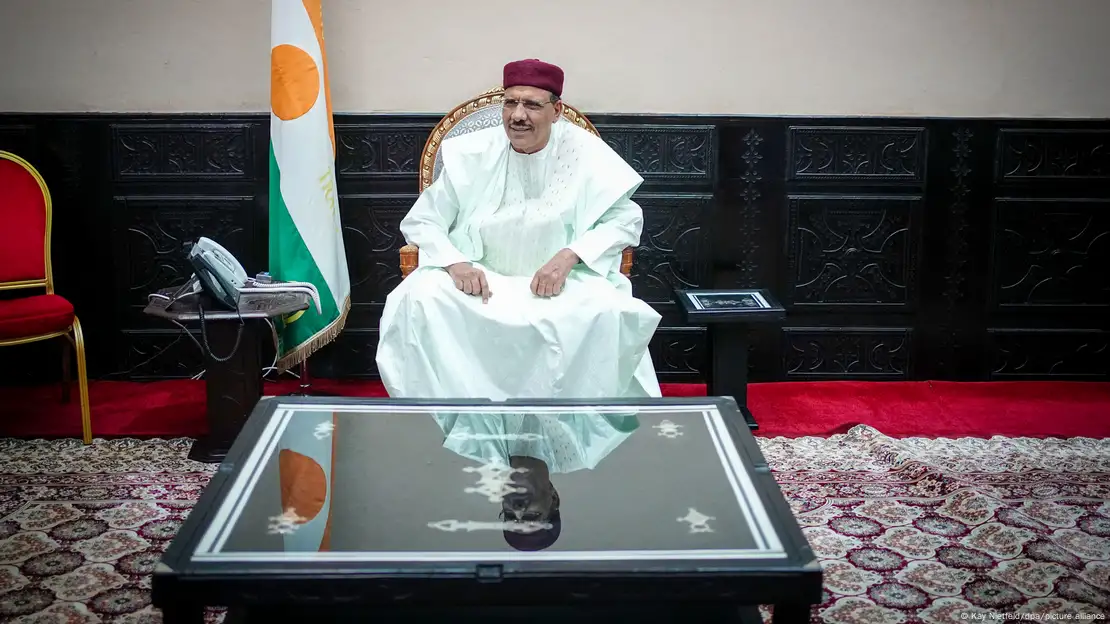 Níger: Golpistas suspendem Constituição e fundem poderes legislativo e  executivo