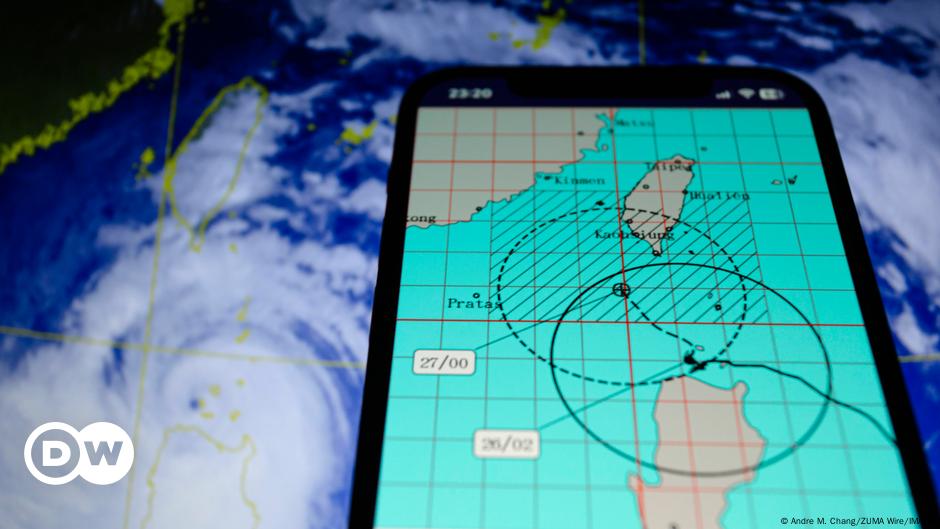 Typhoon Doksuri: Taiwan Shuts Businesses, Cancels Flights – DW – 07/27/2023