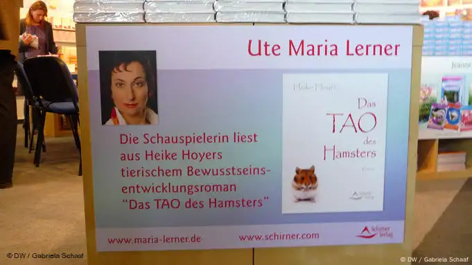 Impression von der Frankfurter Buchmesse: Veranstaltungsankündigung 'Das Tao des Hamsters' (Foto: DW / Gabriela Schaaf)