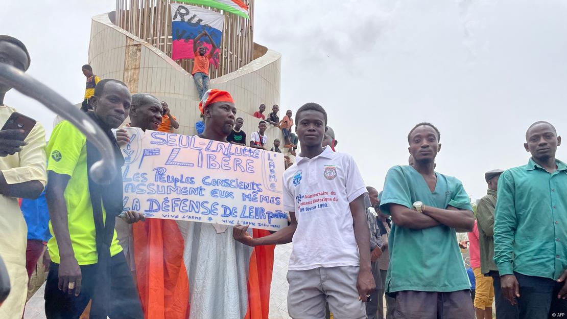 Pas lajmit për për grusht shteti, në kryeqytetin e Nigerit Niamei pati demonstrata të shumta 