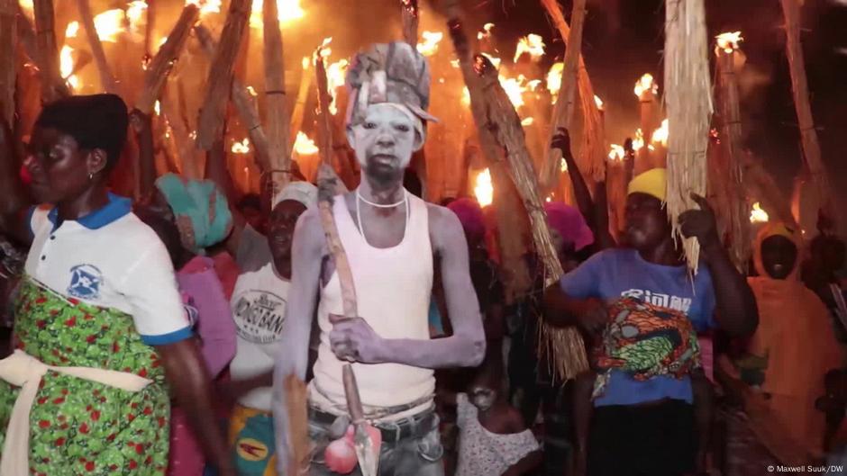The story behind Ghana's traditional fire festival – DW – 07/29/2023