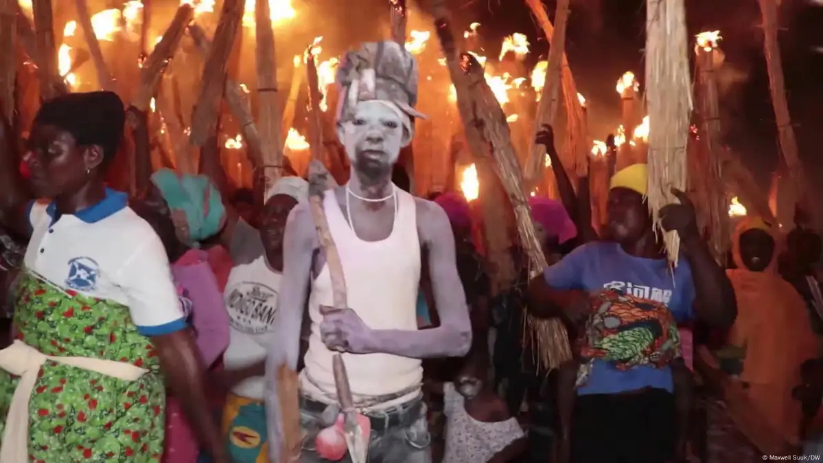 The story behind Ghana's traditional fire festival – DW – 07/29/2023