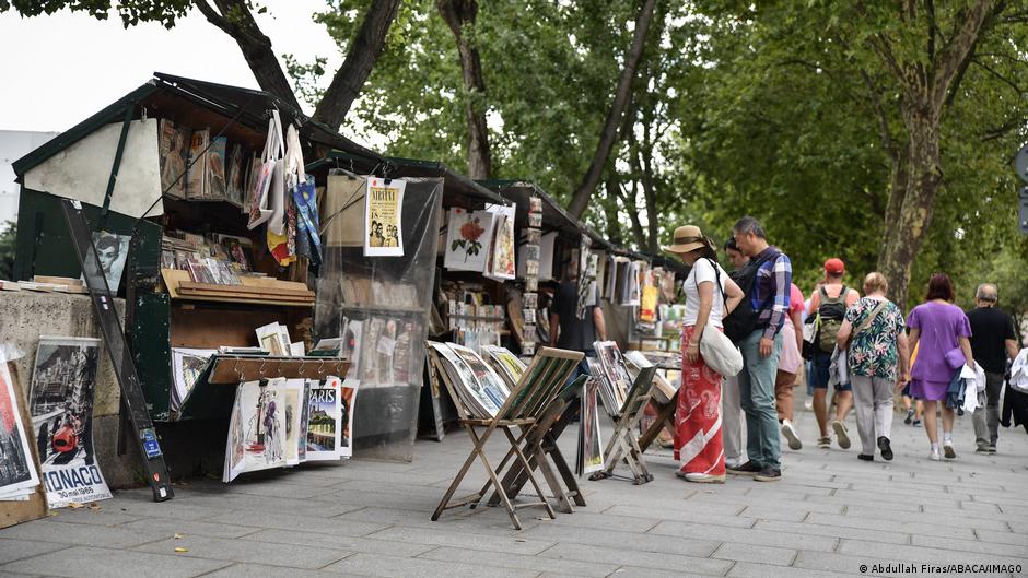 Paris Olympics: Seine booksellers furious over order to move – DW – 07/29/2023 - Vimarsana News