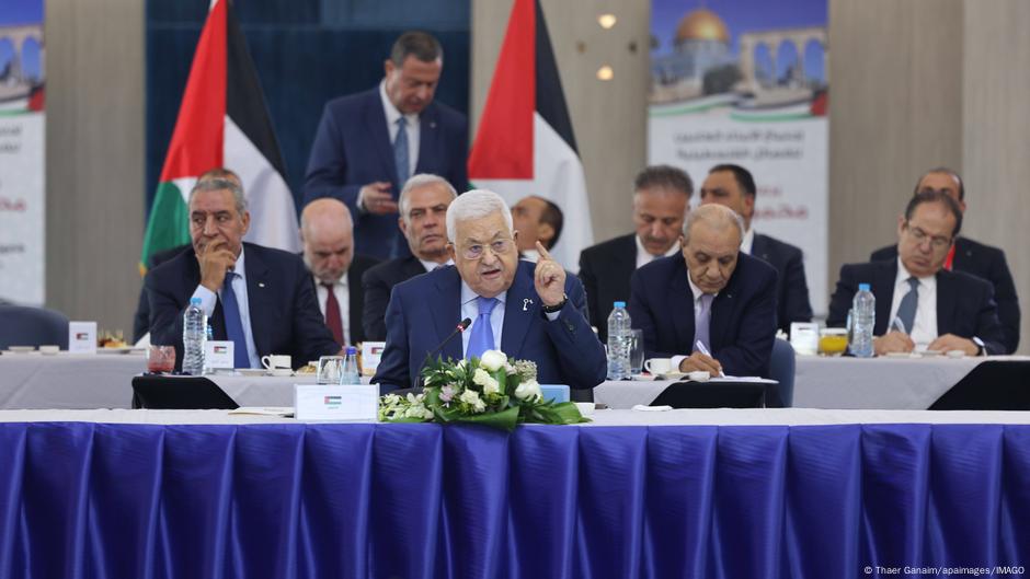 فتح تضغط على حماس للتخلي عن السلطة "لحماية الوجود الفلسطيني"