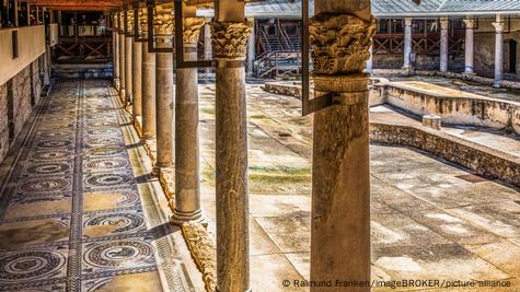 Pilares antigos. colunas clássicas de roma histórica grega vector