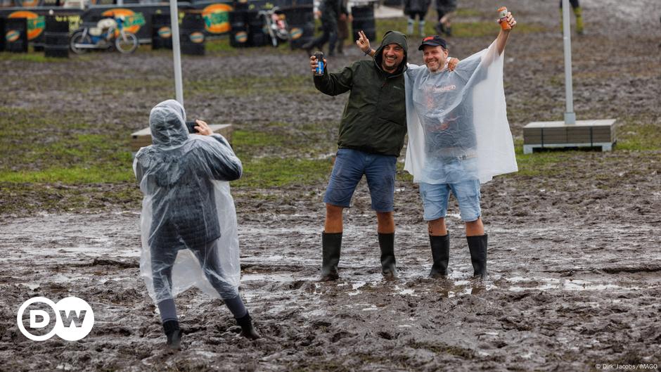 Wacken Open Air 2023 Tenggelam dalam Lumpur – DW – 1 Agustus 2023