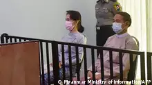 24.05.2021
This handout photo taken on May 24, 2021 and released by Myanmar's Ministry of Information on May 26 shows detained civilian leader Aung San Suu Kyi (L) and detained president Win Myint (R) during their first court appearance in Naypyidaw, since the military detained them in a coup on February 1. (Photo by Handout / MYANMAR MINISTRY OF INFORMATION / AFP) / -----EDITORS NOTE --- RESTRICTED TO EDITORIAL USE - MANDATORY CREDIT AFP PHOTO / MYANMAR'S MINISTRY OF INFORMATION - NO MARKETING - NO ADVERTISING CAMPAIGNS - DISTRIBUTED AS A SERVICE TO CLIENTS