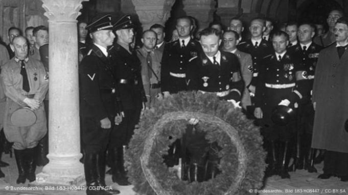 Ο Χάινριχ Χίμλερ με άλλα υψηλόβαθμα στελέχη των SS το 1938 Ο Χάινριχ Χίμλερ με άλλα υψηλόβαθμα στελέχη των SS το 1938