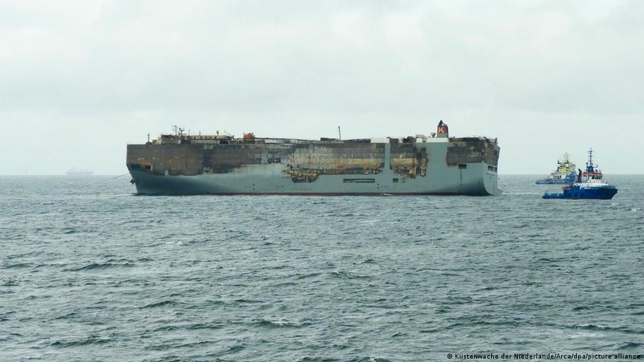 Feuer erloschen: Autofrachter wird in Hafen geschleppt
Top-Thema
Weitere Themen