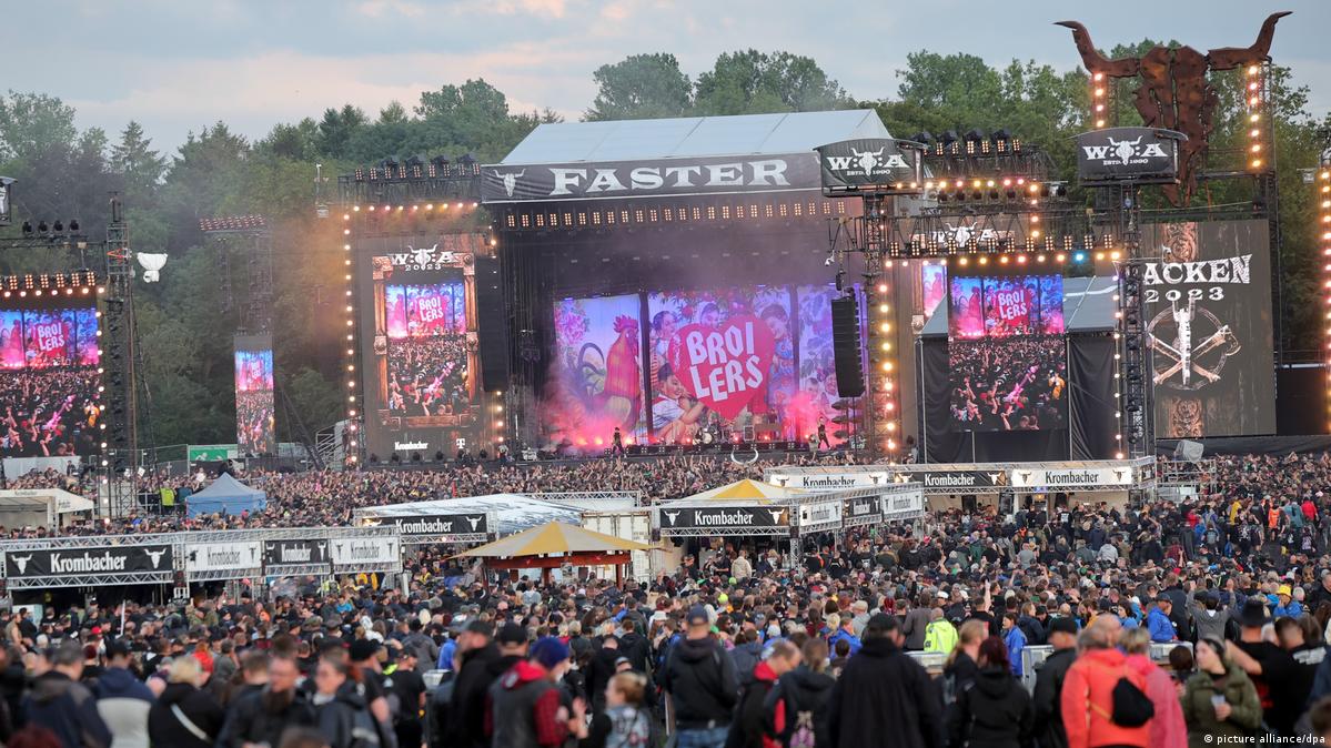 Despite weather chaos, Wacken heavy metal festival rocks on – DW – 08/03/2023