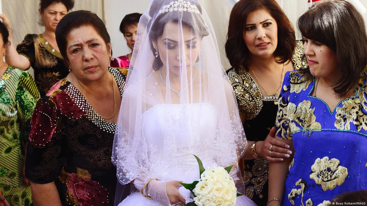 Tajakistan Mariage Sex Videos - Tajik women turn to polygamy for survival â€“ DW â€“ 08/20/2023
