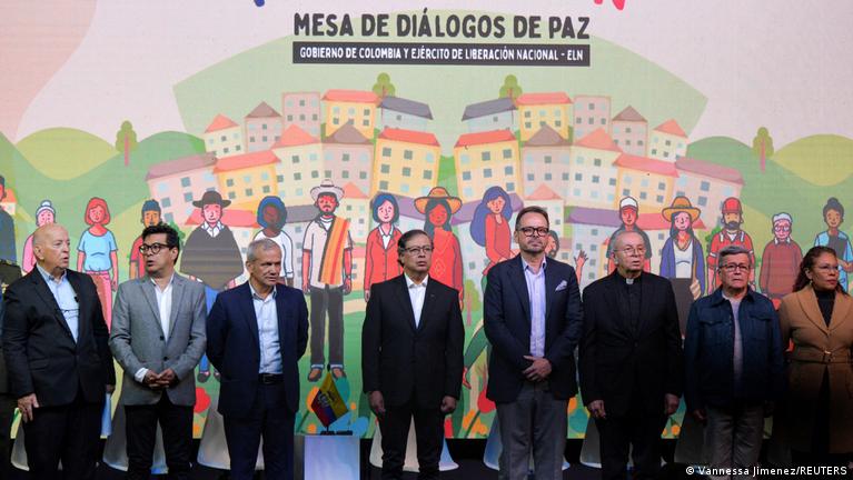 ELN "congela" diálogos de paz con el Gobierno de Colombia