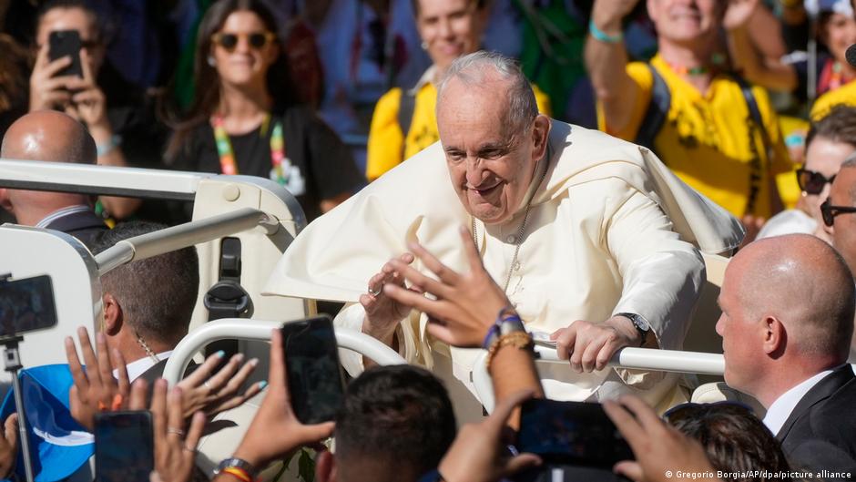 Papst Franziskus wird beim Weltjugendtag gefeiert
Top-Thema
Weitere Themen