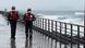 Oficiales de la guardia costera patrullan a lo largo de la costa antes del tifón Khanun en la ciudad portuaria de Keelung, cerca de Taipei, al norte de Taiwán. Oficiales de la guardia costera patrullan a lo largo de la costa antes del tifón Khanun en la ciudad portuaria de Keelung, cerca de Taipei, al norte de Taiwán.