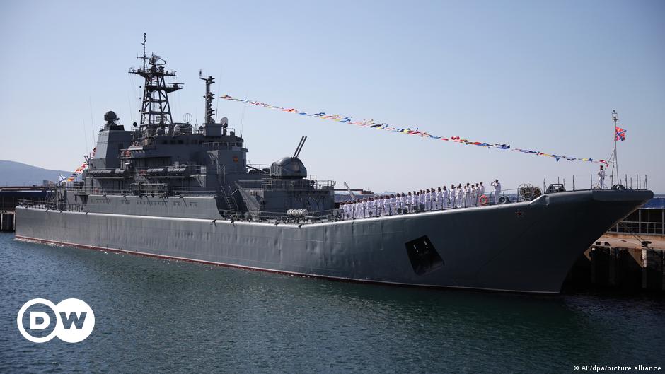 Ukraine aktuell: Russisches Schiff laut Medien beschädigt
Top-Thema
Weitere Themen