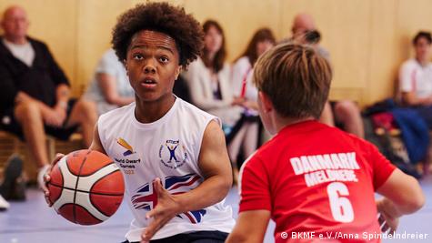El baloncesto también se practica en los Juegos Mundiales de Talla Baja.