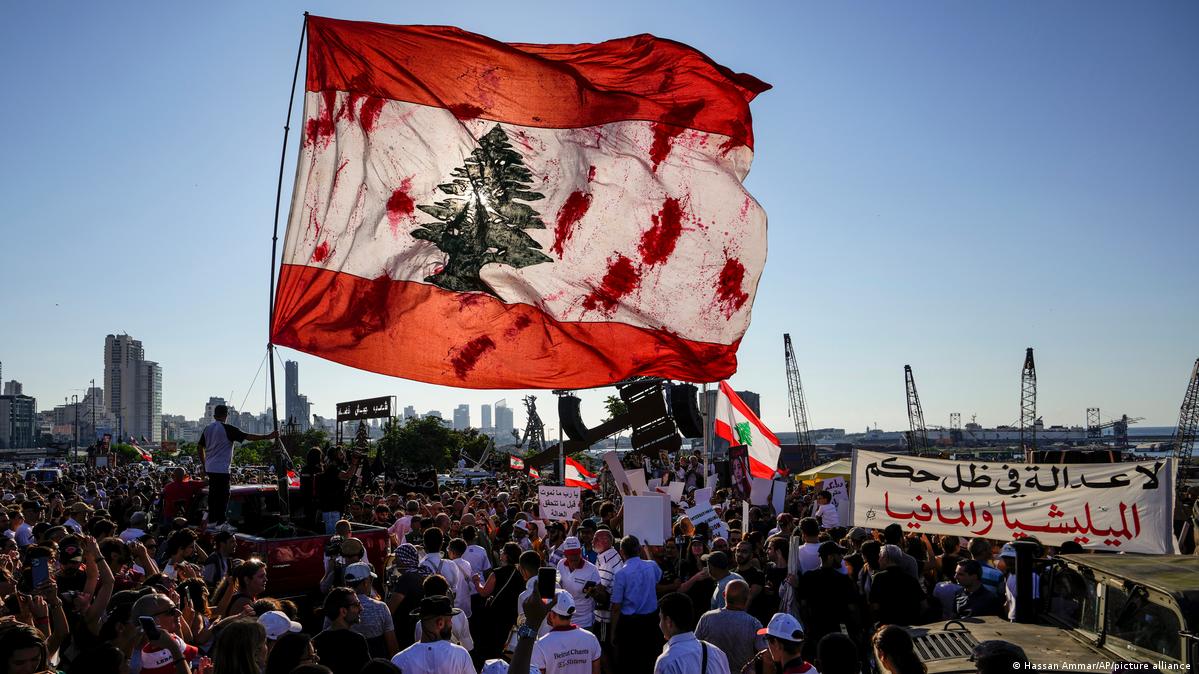 Lebanon Thousands march demanding justice over Beirut blast DW 08/04/2023