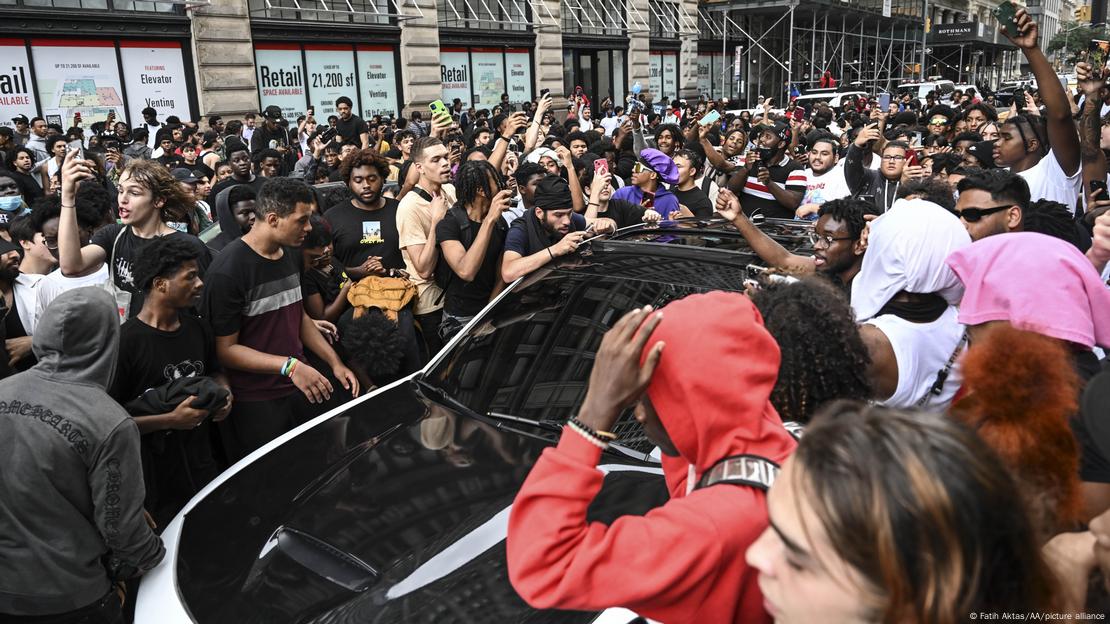 Los seguidores del youtuber y locutor de Twitch, Kai Cenat, se aglomeraron en Union Square en Manhattan.