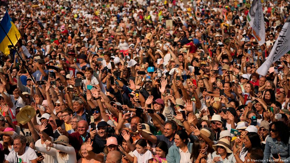 Catholic youth brave heat to see Pope Francis in Lisbon – DW – 08/06/2023 - Vimarsana News