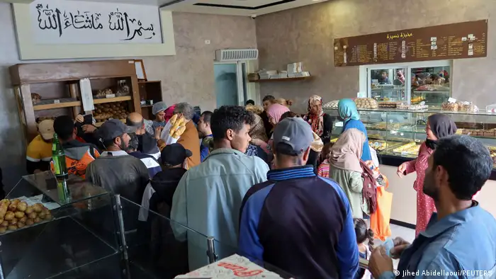 ازدحام في مخبزة بمنطقة أريانة في العاصمة تونس 