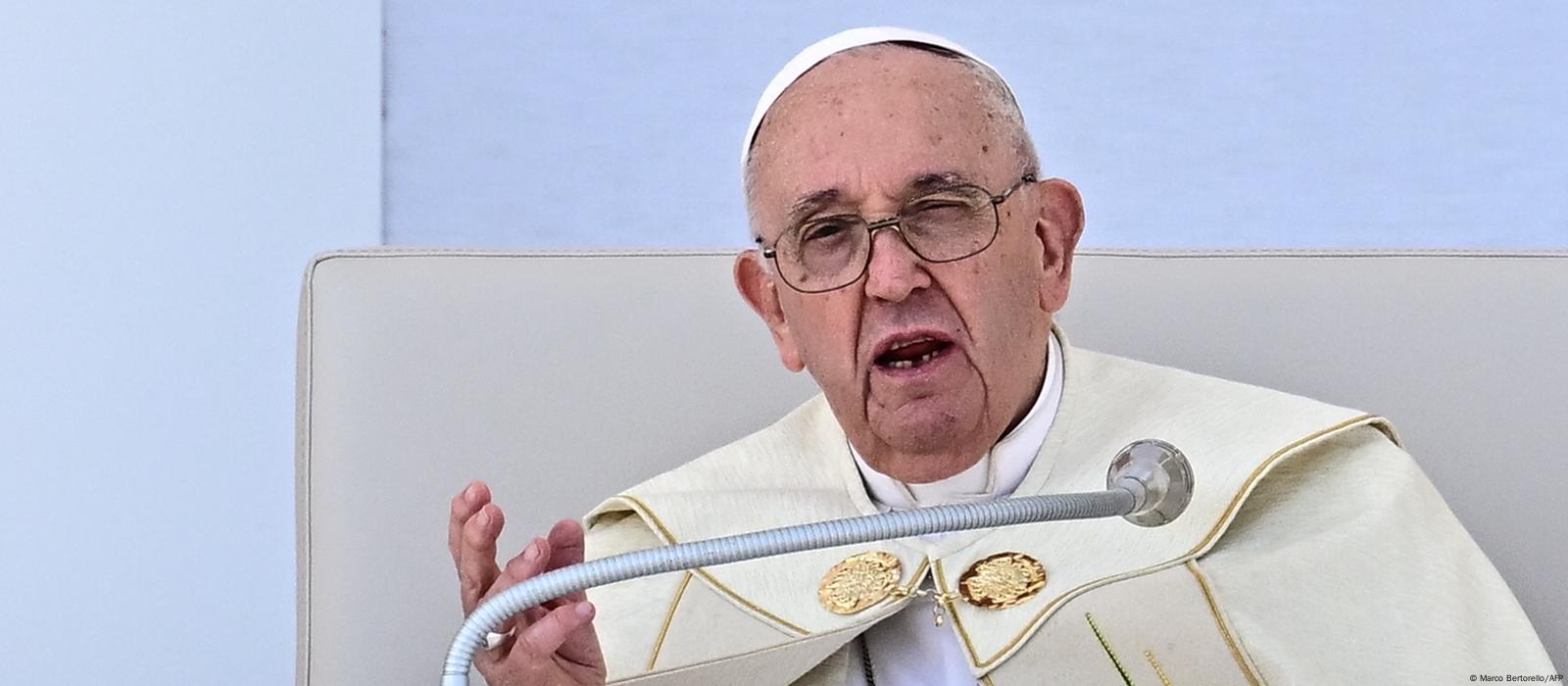 Pope Francis wraps up Portugal visit with huge open air Mass DW