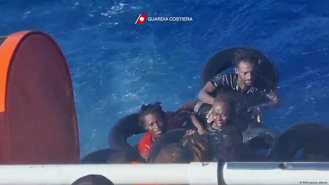 Mittelmeer Rettungsaktion vor Lampedusa Bootsflüchtlinge