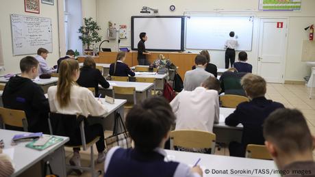 Wie Russland unliebsame Lehrer bekämpft