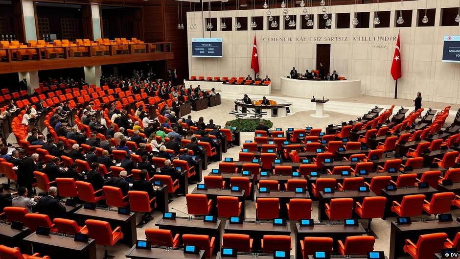 Türkiye'de kadın-erkek eşitiği: En derin uçurum siyasette