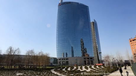 Η UniCredit εντείνει τις προσπάθειες για εξαγορά της Commerzbank.