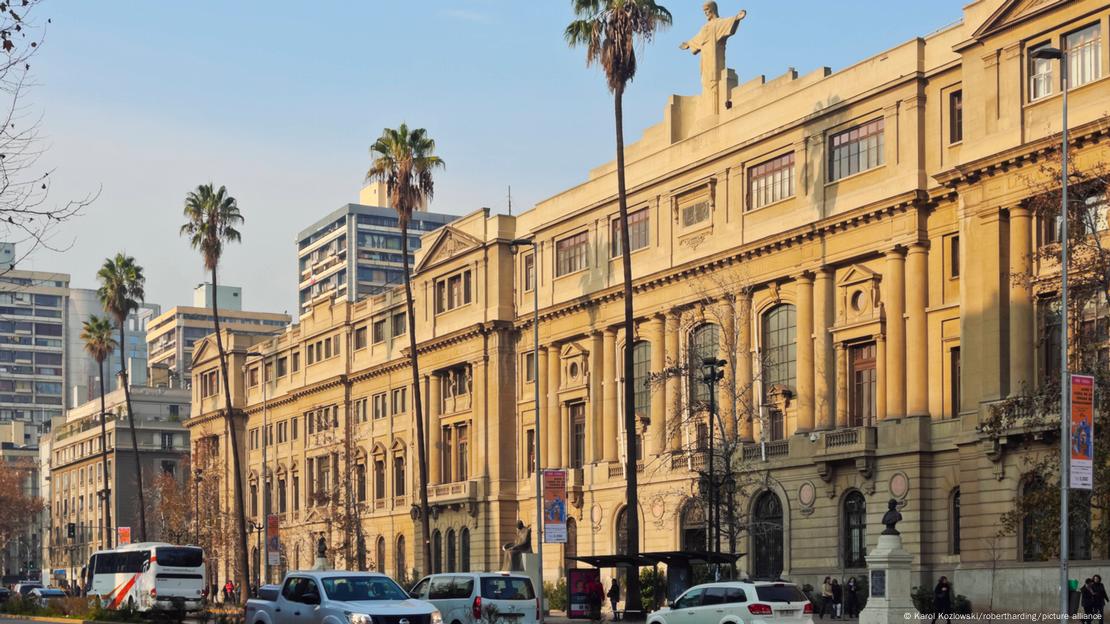 La Pontificia Universidad Católica de Chile (UC), de Santiago, Chile, catalogada una de las mejores universidades de América Latina