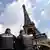 Frankreich | Polizisten vor Eiffelturm in Paris