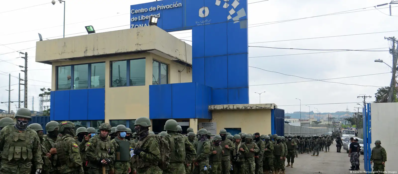 Reos mantienen retenidos a 57 guardias en cárcel de Ecuador – DW – 01/09/2023