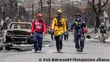 12.08.2023
Members of a search-and-rescue team walk along a street, Saturday, Aug. 12, 2023, in Lahaina, Hawaii, following heavy damage caused by wildfire. (AP Photo/Rick Bowmer)